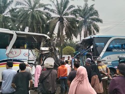 Bus Diduga Melaju Kencang, Kecelakaan di Labusel Tewaskan 7 Orang