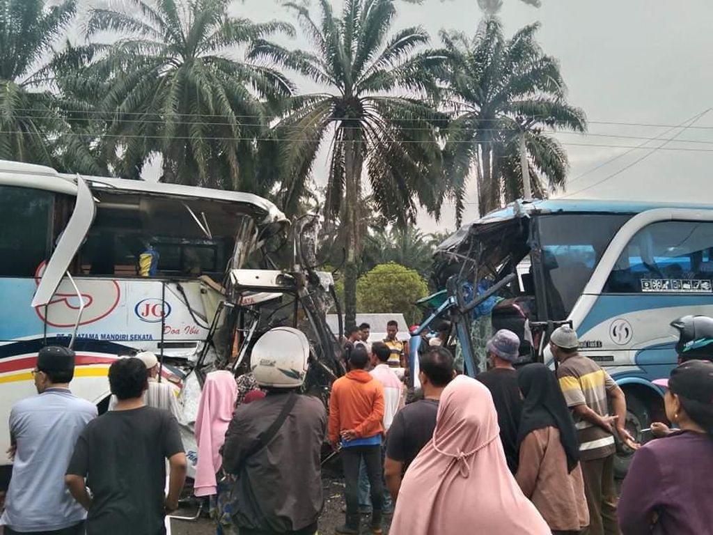 3 Korban Tewas Tabrakan 2 Bus di Jalinsum Sumut Warga Aceh