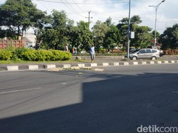 Motor yang Dikendarai Belok Mendadak, Emak-emak Tewas Ditabrak Truk