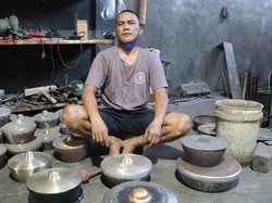Keren, Made Suwanda Asal Desa Sawan Ciptakan Gong Tridatu