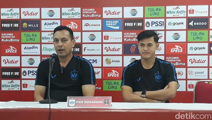 Pelatih PSIS Semarang, Sergio Alexandre, saat konferensi pers di Manahan Solo, Senin (20/6/2022).