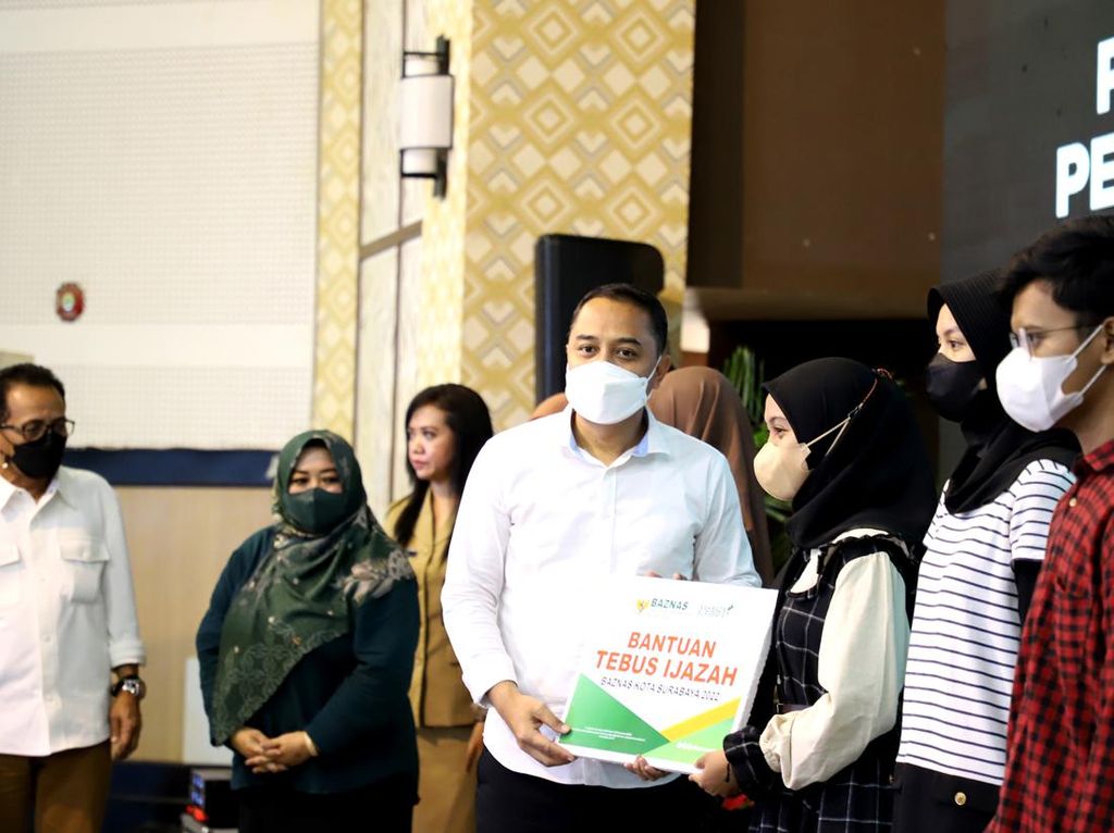 Pemkot Surabaya & Baznas Tebus 729 Ijazah Pelajar Senilai Rp 1,7 M