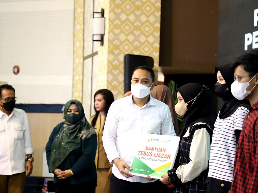 Pemkot Surabaya & Baznas Tebus 729 Ijazah Pelajar Senilai Rp 1,7 M Pemkot Surabaya & Baznas Tebus 729 Ijazah Pelajar Senilai Rp 1,7 M
