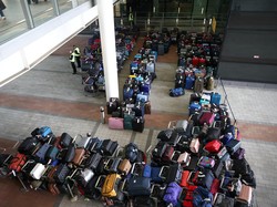 Terpopuler: Maskapai Ini Larang Penumpang Pakai Koper Hitam-Biru Dongker