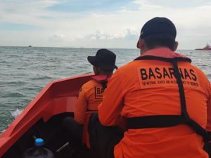 Cuaca Buruk Hambat Pencarian 7 PMI yang Tenggelam di Batam