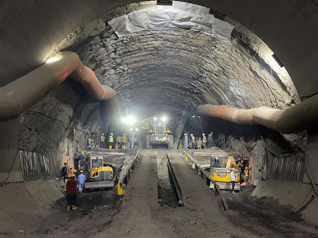 13 Terowongan Kereta Cepat JKT-BDG Tembus Jadi Kado Buat Jokowi