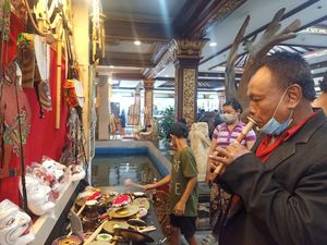 Stan Manik Suling Pamerkan 12 Jenis Alat Musik Bali di PKB 2022