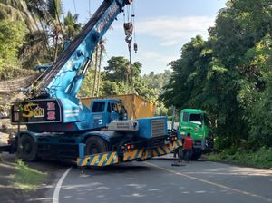 Truk Gagal Nanjak, Jalan Denpasar-Gilimanuk Tabanan Macet Tiga Jam