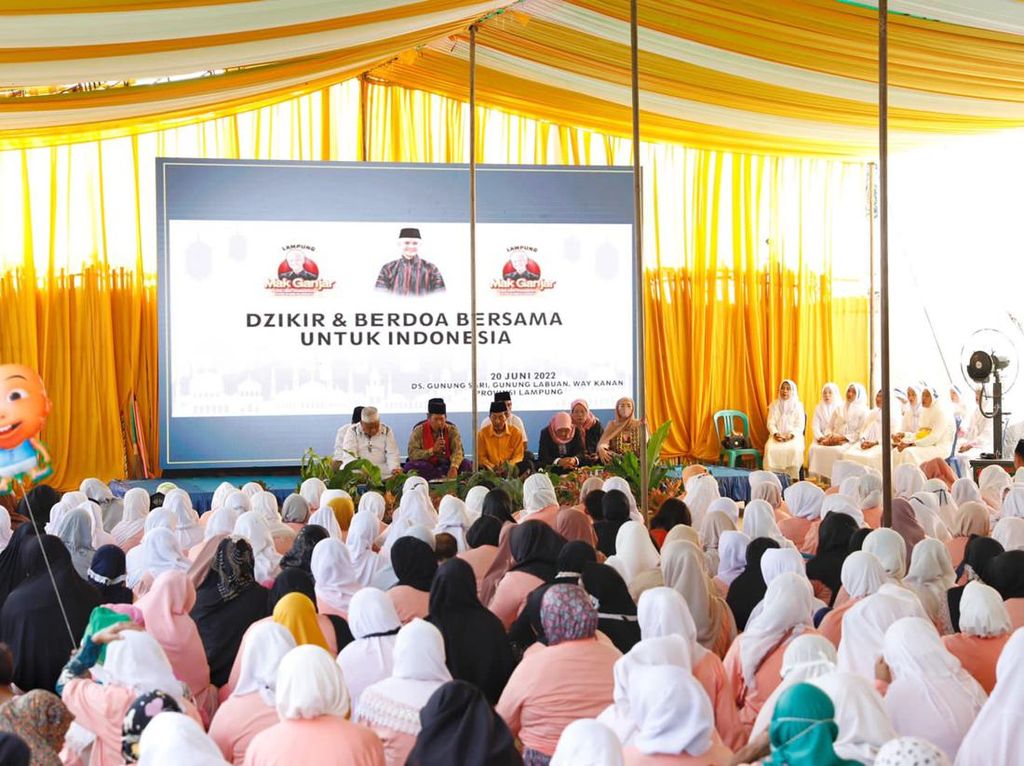 Emak-emak di Lampung Gelar Doa Bersama Dukung Ganjar Nyapres 2024