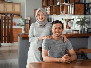 Mencium Istri Tak Membatalkan Puasa, Ini Dalilnya Mencium Istri Tak Membatalkan Puasa, Ini Dalilnya