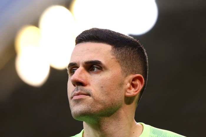MELBOURNE, AUSTRALIA - JANUARY 27: Tom Rogic of Australia is pictured warming up during the FIFA World Cup Qatar 2022 AFC Asian Qualifier match between Australia Socceroos and Vietnam at AAMI Park on January 27, 2022 in Melbourne, Australia. (Photo by Jonathan DiMaggio/Getty Images)