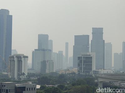 Wajah Ibu Kota Jakarta yang Diselimuti Polusi