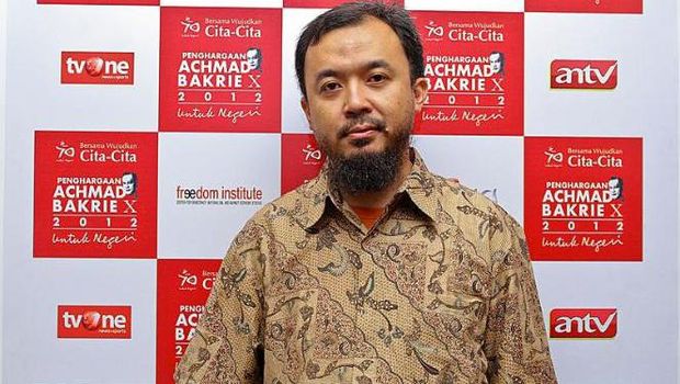 Yogi Ahmad Erlangga berhasil menyelesaikan persamaan Helmholtz menggunakan matematika numerik secara cepat (robust). Dari temuannya, persamaan Helmholtz yang digunakan dalam pemrosesan data seismik menjadi seratus kali lebih cepat. Hasilnya digunakan dalam berbagai masalah perminyakan. Penemuan ini menarik perhatian perusahaan minyak dunia Shell.