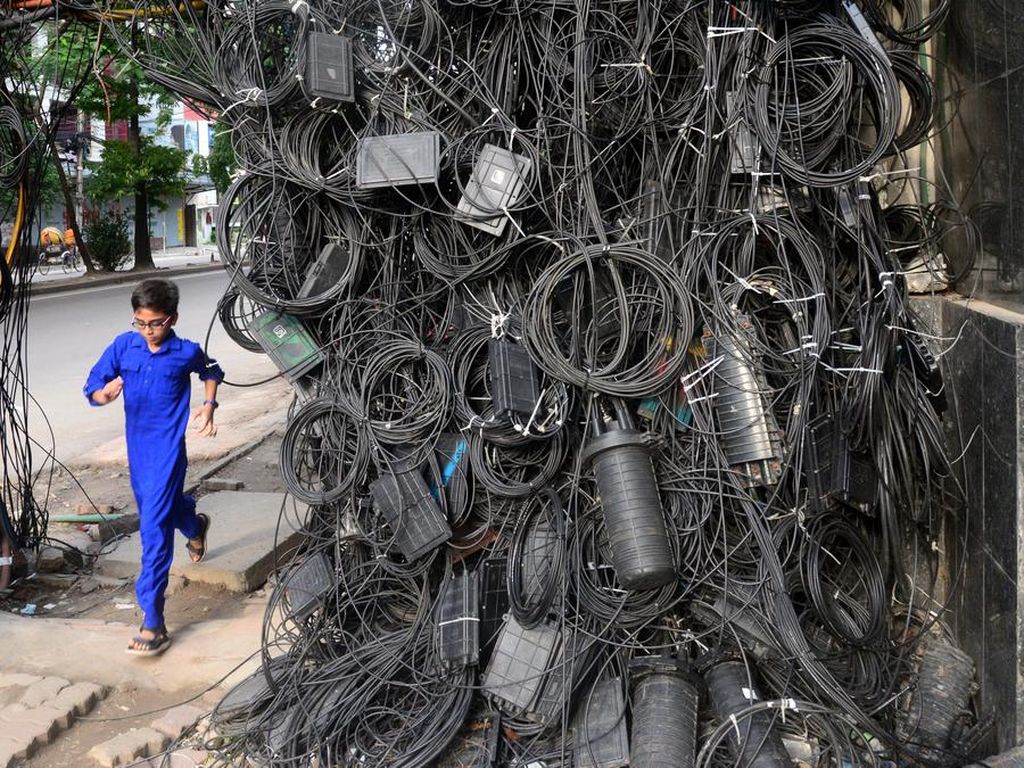 Jaringan Kabel Paling Semrawut Ini Ada di Bangladesh