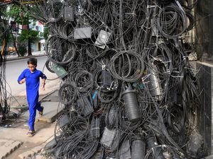 Jaringan Kabel Paling Semrawut Ini Ada di Bangladesh Jaringan Kabel Paling Semrawut Ini Ada di Bangladesh