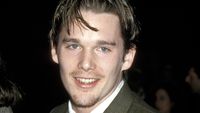 5 Foto Muda Ethan Hawke yang Bikin Jatuh Cinta