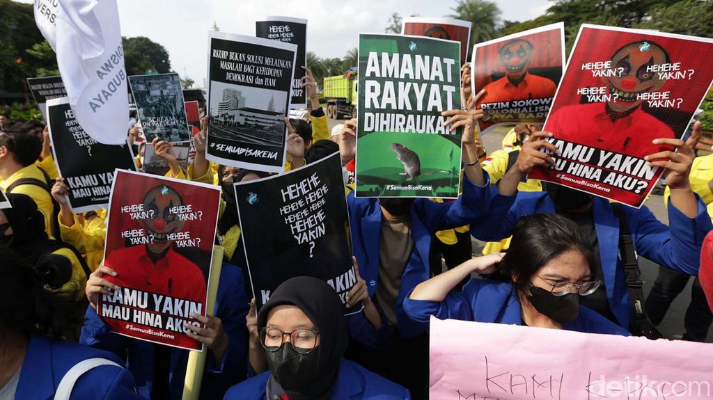 Lihat Nih Semangat Mahasiswa Tolak RUU KUHP Lihat Nih Semangat Mahasiswa Tolak RUU KUHP