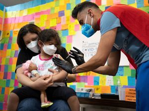 Balita di AS Mulai Disuntik Vaksin Covid-19