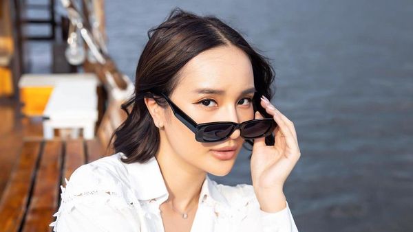 6 Potret Bella Aprilia Sant, Model yang Lagi Lengket dengan Anwar BAB
