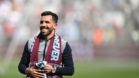 Striker: Carlos Tevez (38 tahun). Mantan bintang West Ham, Manchester United, Manchester City, dan Juventus ini pensiun di bulan Juni setelah meninggalkan Boca Juniors setahun sebelumnya. Ia mulai merintis karier sebagai pelatih. Foto: AFP via Getty Images/JUSTIN TALLIS