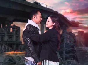Denny Cagur Nyengir Terus Dipeluk Celine Evangelista Denny Cagur Nyengir Terus Dipeluk Celine Evangelista