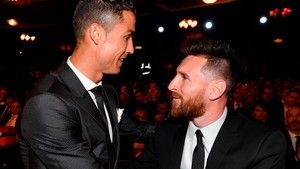 Ronaldo Panas Disebut Tak Lebih Hebat dari Messi