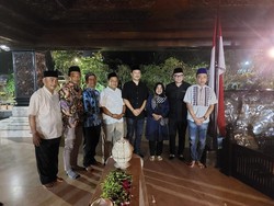 Tengah Malam, Cucu Soekarno-Wabup Blitar Ziarah ke Makam Bung Karno