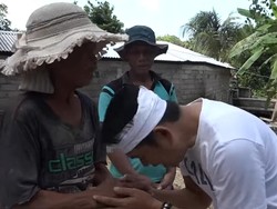 Semangat Nenek Kuli Bangunan di Bali Bikin Dedi Mulyadi Teringat Ibu
