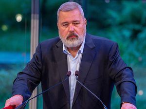 Jurnalis Rusia Lelang Nobel untuk Anak-anak Ukraina, Raup Rp 1,5 T Jurnalis Rusia Lelang Nobel untuk Anak-anak Ukraina, Raup Rp 1,5 T
