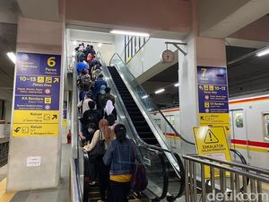 Satu Eskalator Stasiun Manggarai Hidup Lagi, Perbaikan Geser ke Sebelahnya