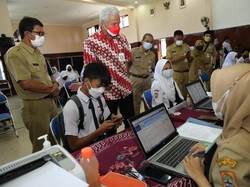 Ganjar Bangun 18 Sekolah Asrama Gratis hingga Bebaskan SPP Pelajar