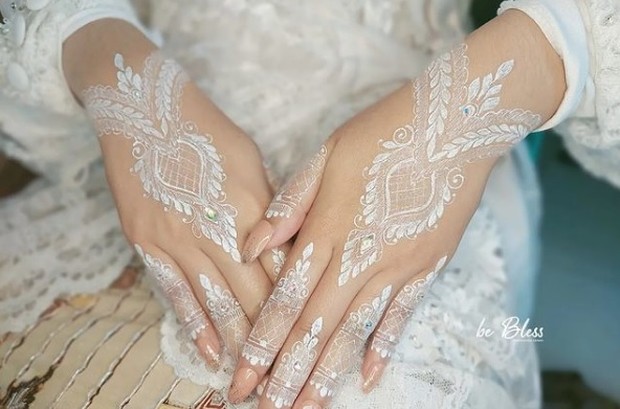 Motif minimalis namun sangat elegan dari henna artist Be Bless