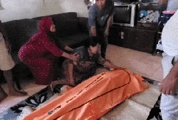 Tangis Keluarga Sambut Kedatangan Jasad Gadis yang Tewas di Ujunggenteng