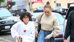 8 Foto Anak JLo yang Gendernya Tidak Ingin Disebut Perempuan atau Laki-laki