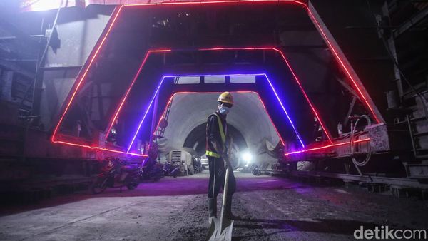 Tengok Lagi, Kerja Keras Ngebor 13 Terowongan Kereta KCJB