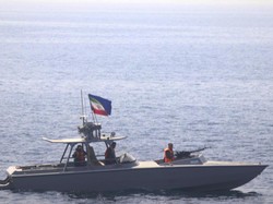 Angkatan Laut AS-Iran Terlibat Insiden Menegangkan di Selat Hormuz