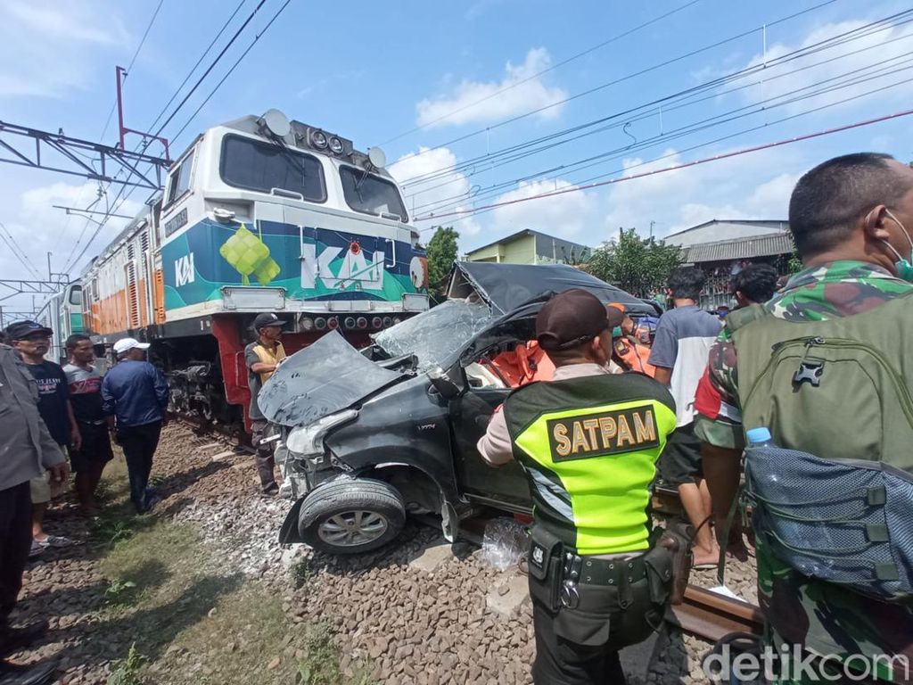 Polisi: Investigasi Kecelakaan KA Argo Sindoro Vs Mobil di Bekasi oleh KNKT
