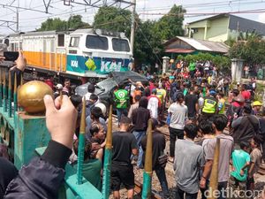 Keluar dari Mobil, Istri-Anak Sopir Selamat dari Tabrakan KA di Bekasi