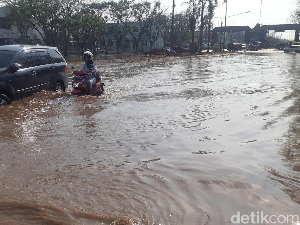 Banjir Rob di Pelabuhan Semarang Surut Pagi Ini