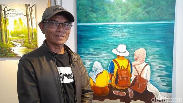 Ucok dengan lukisan Penantian Kang Emil buatannya