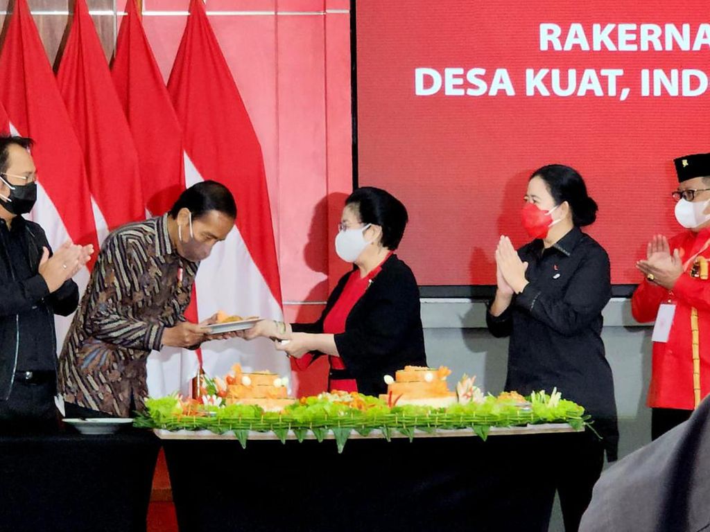 Saat Jokowi Dapat Kejutan Ultah di Rakernas PDIP