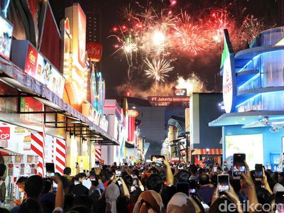 Semarak Pesta Kembang Api Jakarta Fair