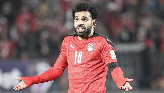 25 March 2022, Egypt, Cairo: Egypts Mohamed Salah in action during the 2022 FIFA World Cup qualification (CAF) third round 1st leg soccer match between Egypt and Senegal at Cairo Stadium. Photo: Omar Zoheiry/dpa (Photo by Omar Zoheiry/picture alliance via Getty Images)