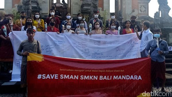 Momen FKPP-Alumni SMA Bali Mandara Serahkan Hasil Kajian ke DPRD