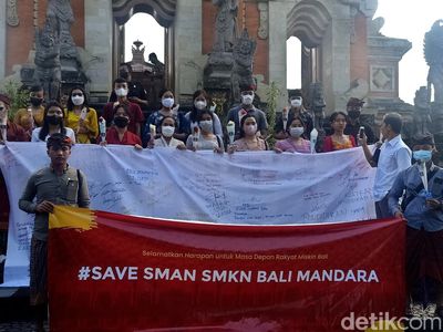 Momen FKPP-Alumni SMA Bali Mandara Serahkan Hasil Kajian ke DPRD