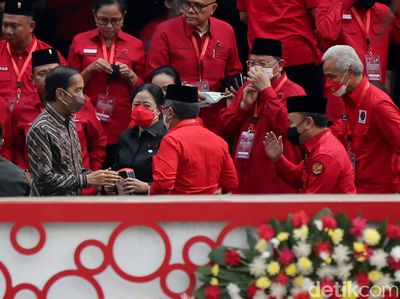 Usai Pembukaan Rakernas II PDIP, Jokowi-Puan-Ganjar Foto Bareng
