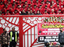 Jokowi Dukung Ganjar atau Puan?