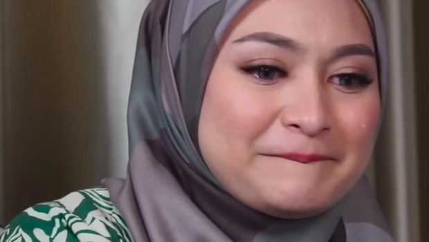 Nathalie Holscher menangis saat ditanya putri delina