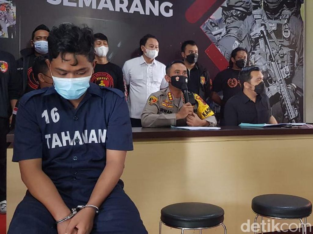 Lecehkan-Rampok Wanita, Seorang Driver Taksi Online di Semarang Dibekuk Lecehkan-Rampok Wanita, Seorang Driver Taksi Online di Semarang Dibekuk
