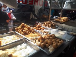 Pedagang Gorengan Pangkas Cuan Demi Beli Cabai Rawit